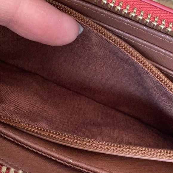 Fossil Vibrant Red cow hide Leather zip around Wristlet/wallet - Picture 10 of 16